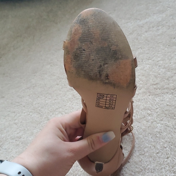 Heels - Picture 3 of 3